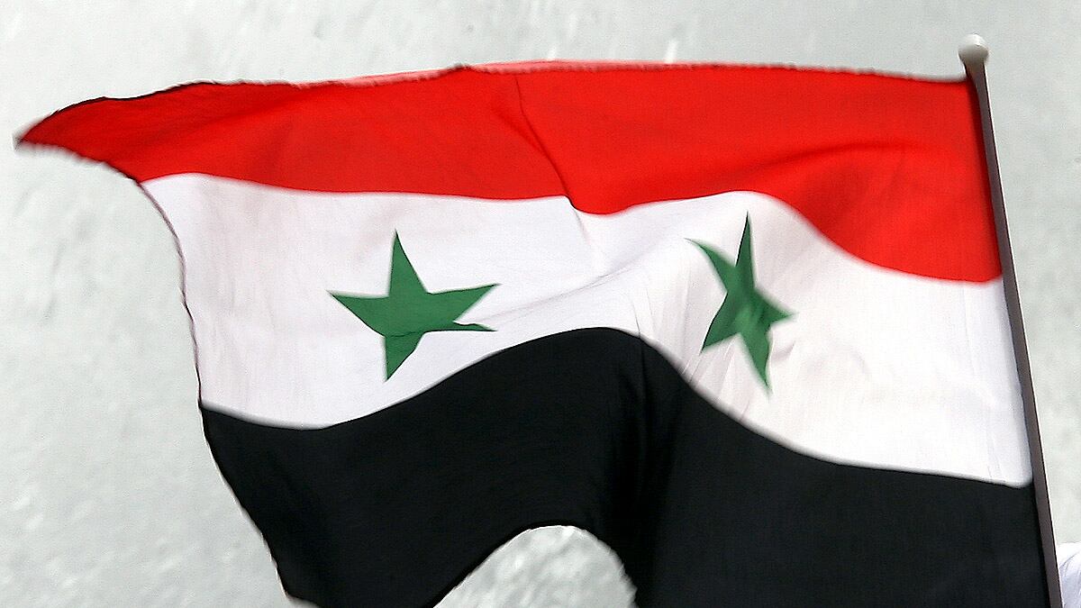 cheats/2012/03/12/activists-syrians-massacred-in-homs/pro-syria-flag-cheat_akfjot