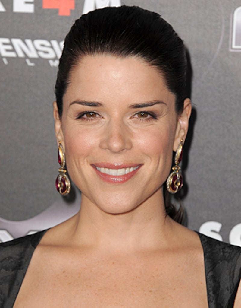 galleries/2011/04/14/i-scream-s-i-movie-victims/scream-movie-victims---campbell_rh9opq