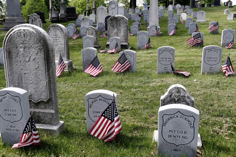 200508-nyc-cemetaries-embed2_agk5zd