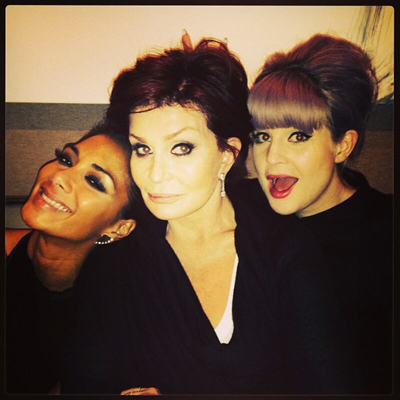 galleries/2013/10/19/nicki-minaj-s-pasties-kim-kardashian-s-butt-and-the-week-in-selfies-photos/131018-osborns-selfies_dtc0av