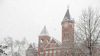 cheats/2011/01/11/southern-states-hit-with-snow/snow-in-alabama_iys0y9