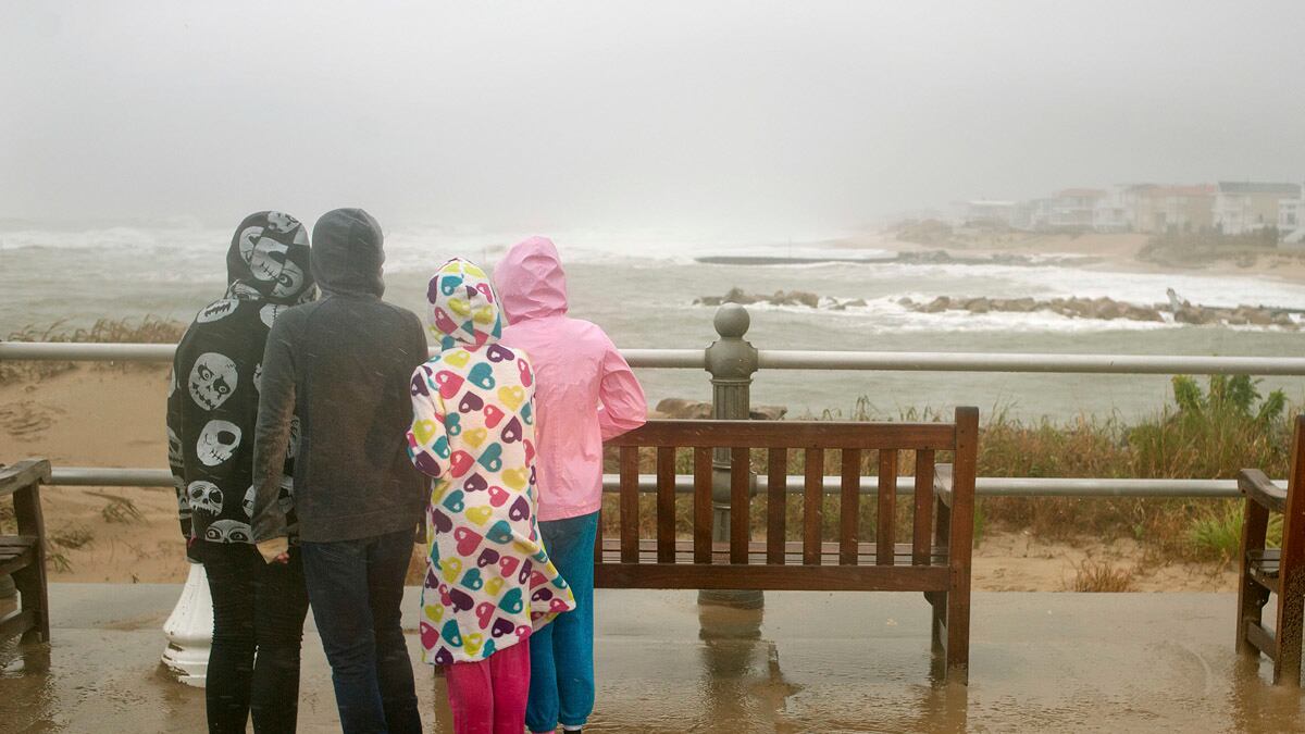 cheats/2012/10/28/sandy-approaches-east-coast/hurricane-sandy-news-update-sunday-tease_xqetn2