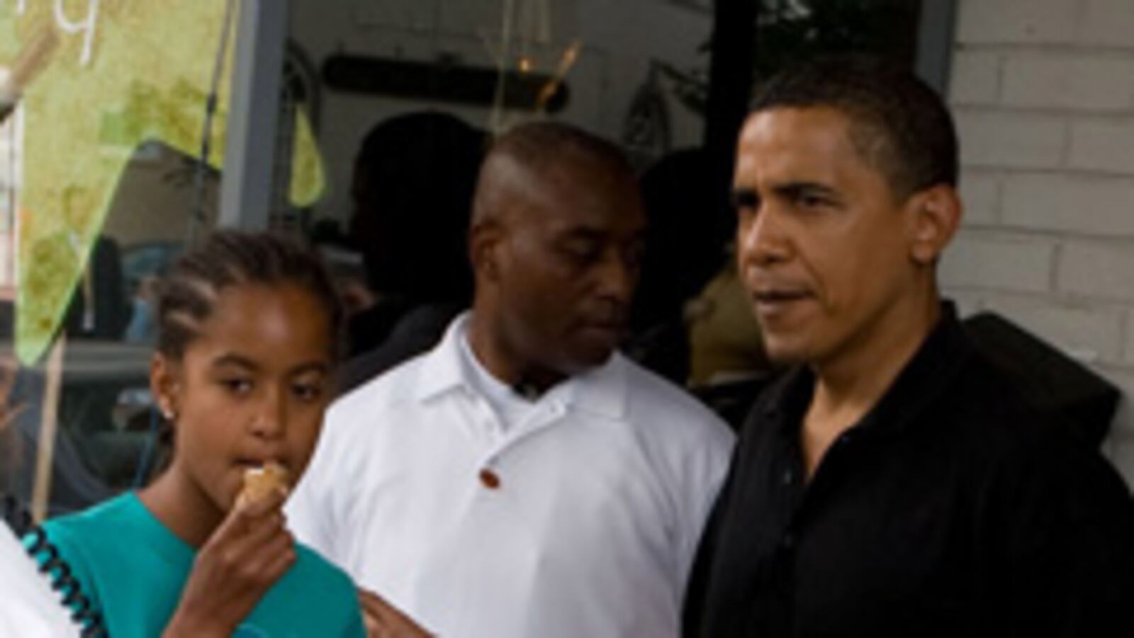 cheats/2009/06/21/obama-family-enjoys-holiday-treats/obama-ice-cream_gwv54p