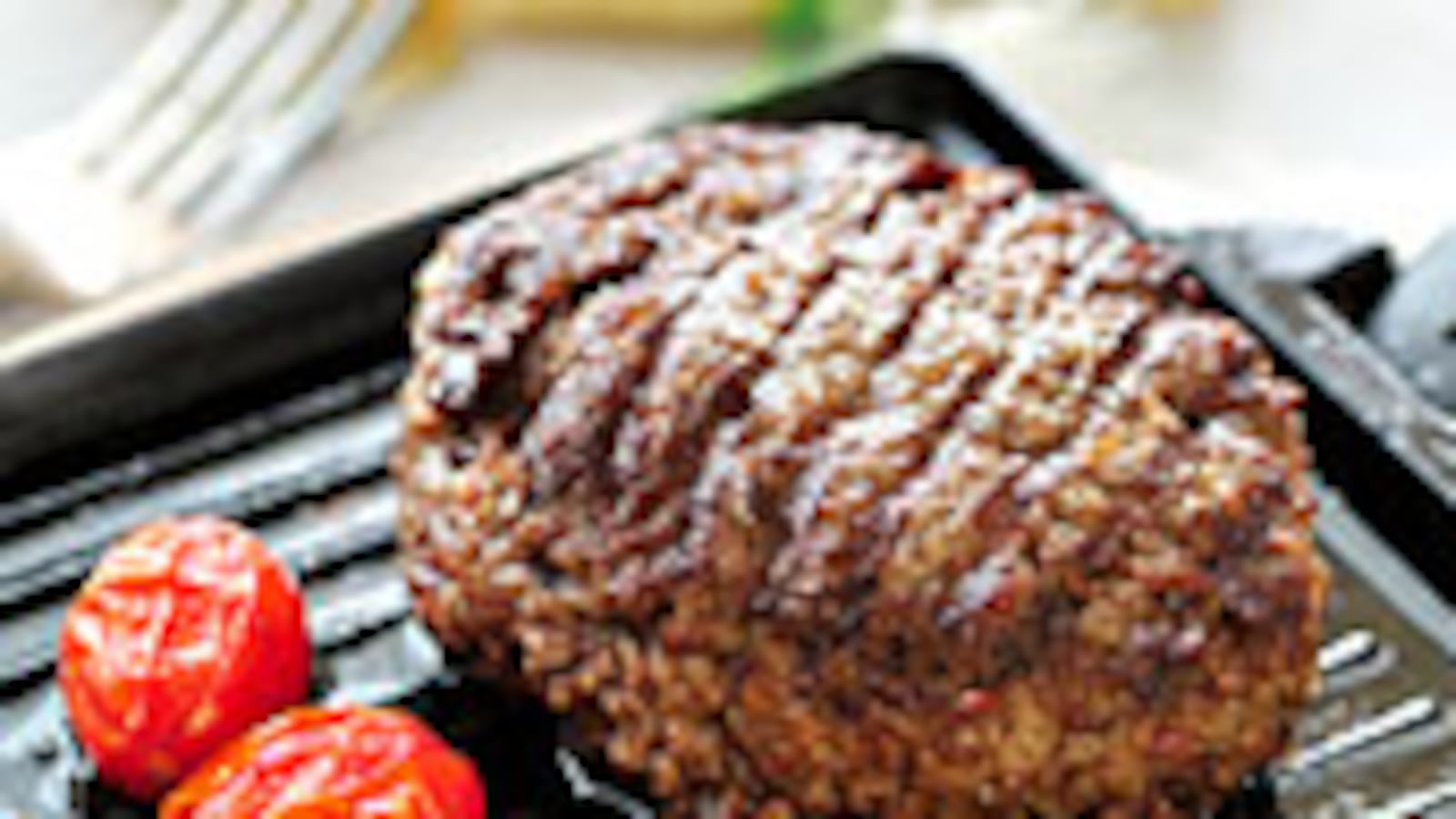 articles/2010/11/01/perfect-burger-deborah-krasner-gives-her-recipe/krasner-perfect-burger_137923_t9xozt