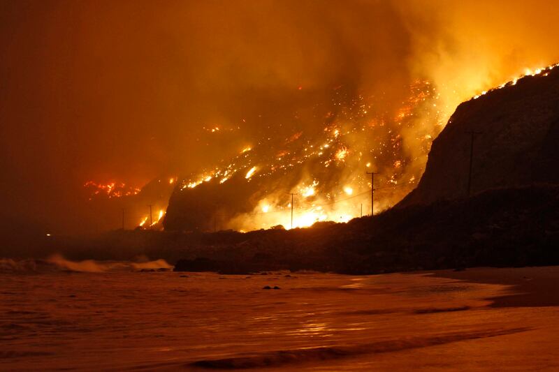 galleries/2013/05/03/inferno-rages-in-southern-california-photos/calif-fire-11_qbs1bk