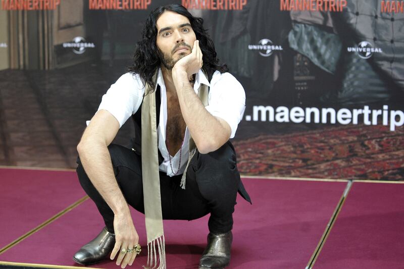 galleries/2013/04/10/blake-shelton-lady-gaga-conan-more-celebrity-officiants-photos/130409-celeb-ministers-05_wspjc3