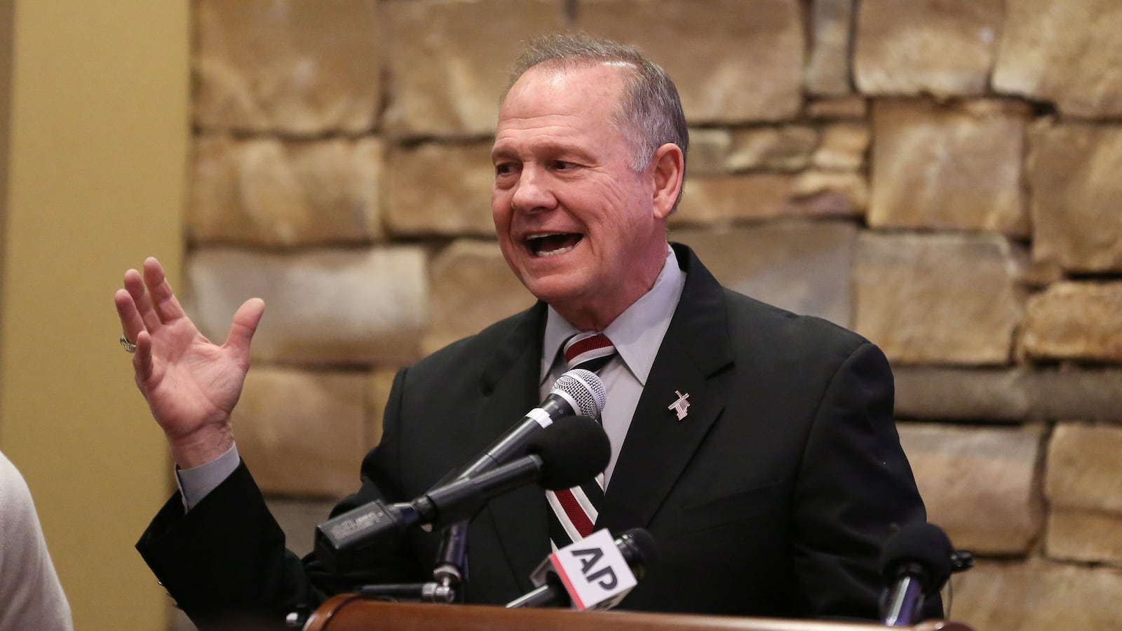 171113-moore-mall-ban_kcl9ij