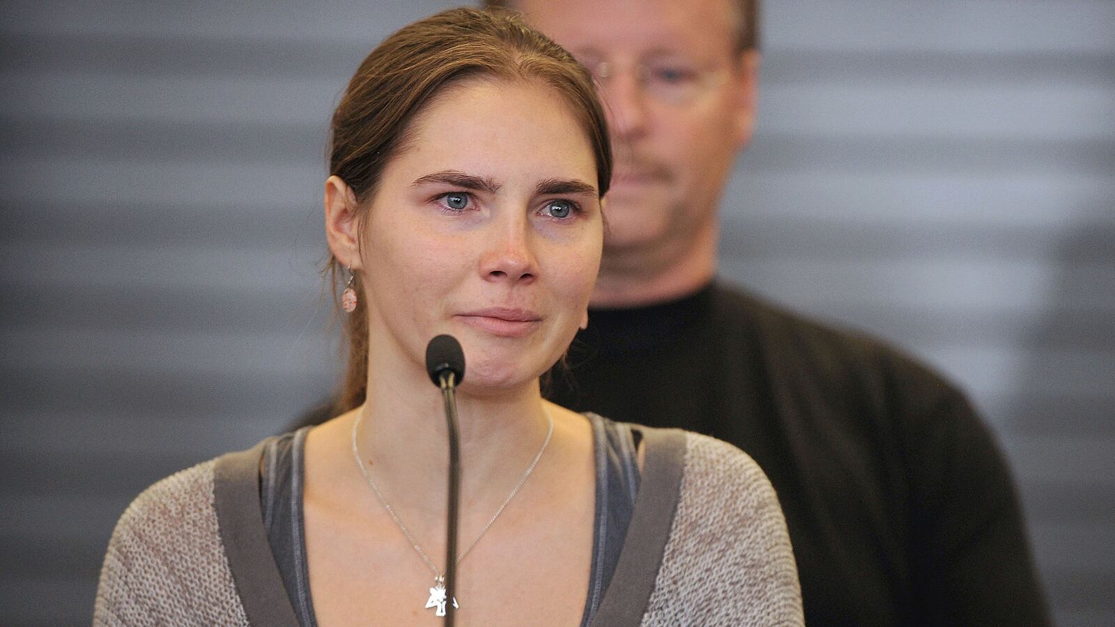 articles/2014/06/20/amanda-knox-s-ex-raffaele-sollecito-asks-court-try-me-separately/140620-nadeau-knox-tease_wpruql