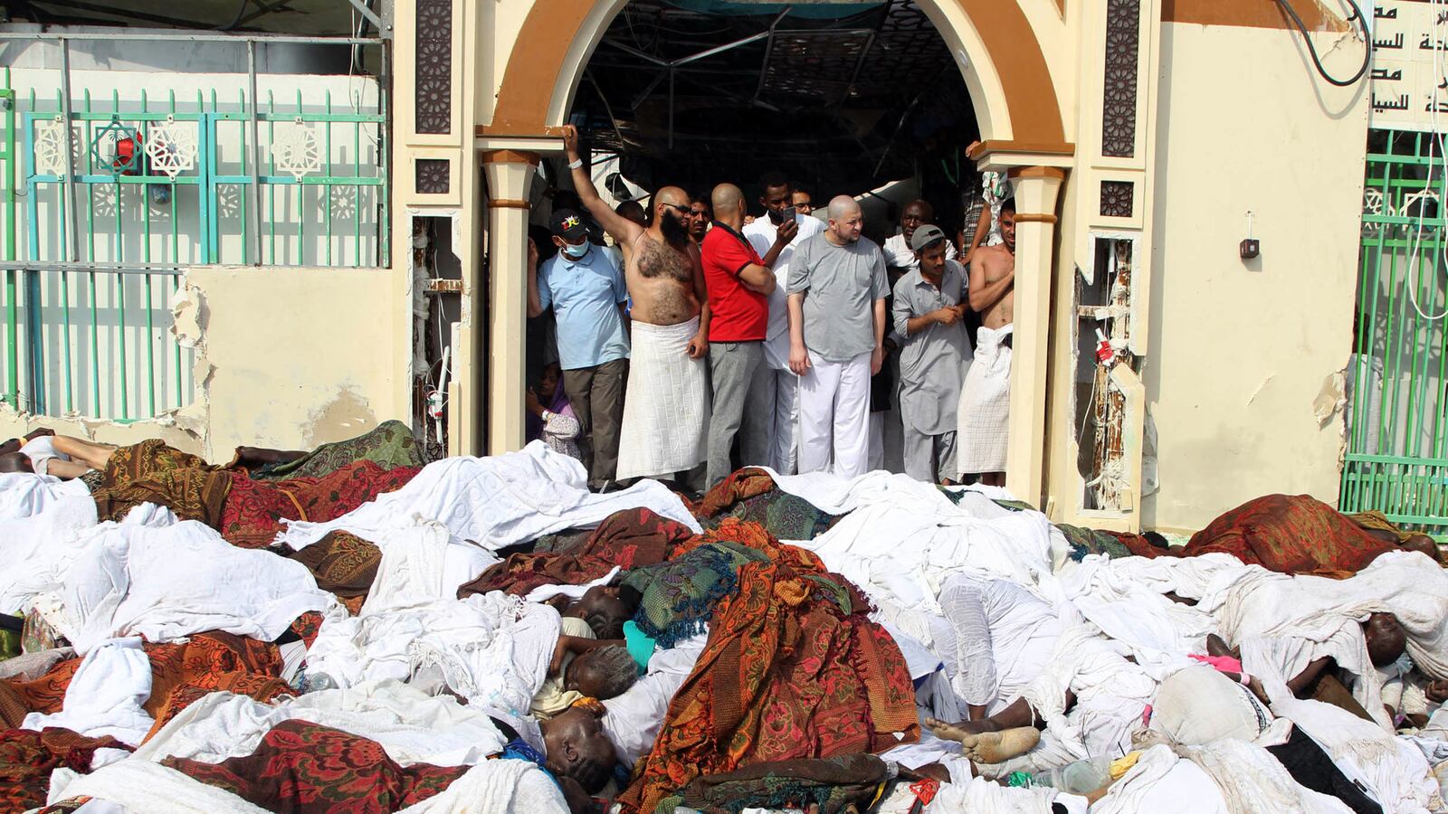 galleries/2015/09/24/saudi-hajj-pilgrimage-stampede-kills-hundreds-photos/150924-hajj-stampede-04_ourra8