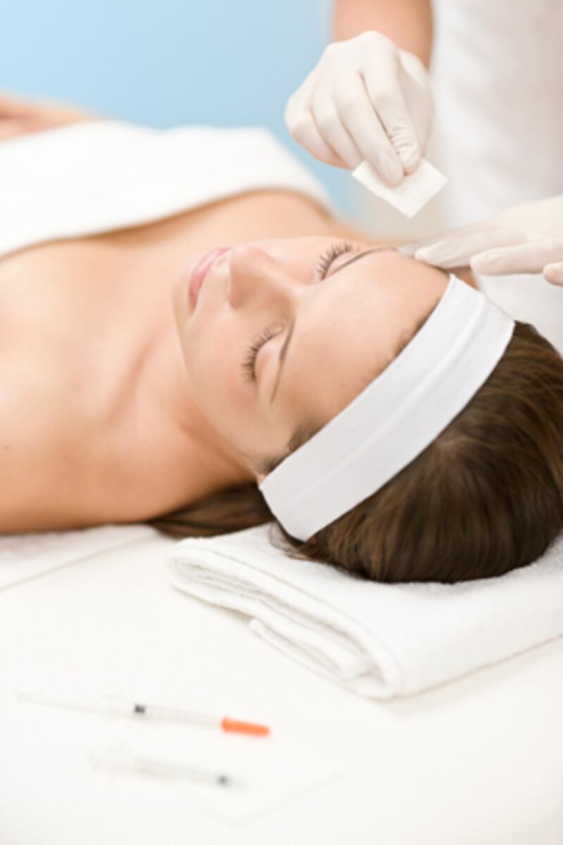 galleries/2010/11/27/cosmetic-procedures/cosmetic-procedures---sculptra-liquid-facelift_o4i7cv