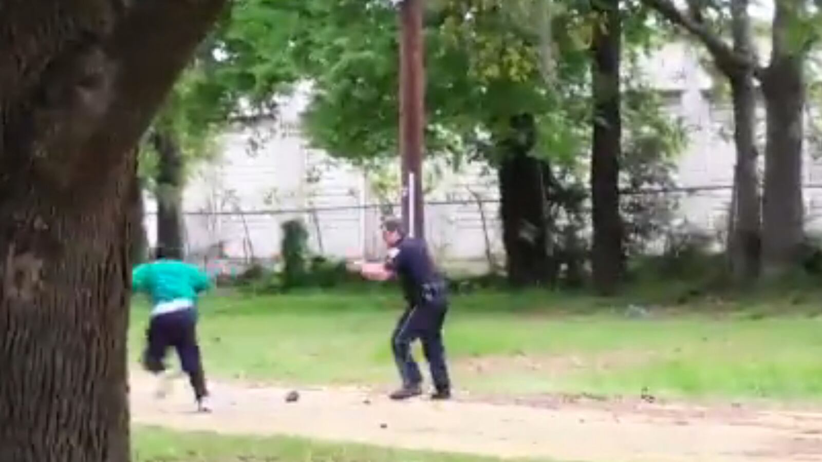 cheats/2015/04/16/fee-to-now-use-video-of-scott-shooting/150407-officer-shooting-cheat_qbiyci