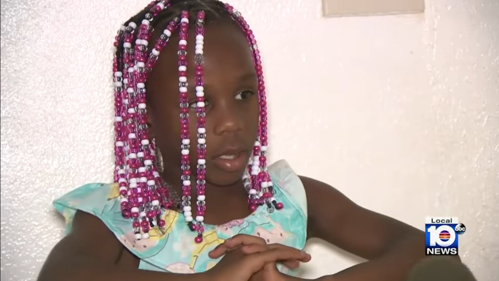 Miami Police say a 6-year-old girl bit a kidnapper's arm to escape.