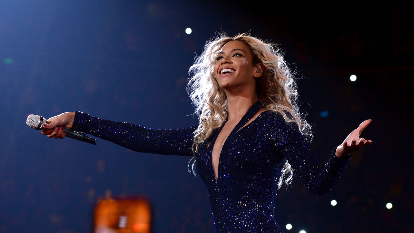 articles/2016/04/27/how-beyonce-manipulates-the-media-from-elevatorgate-to-lemonade/160426-zimmerman-beyonce-control-tease_tothq8