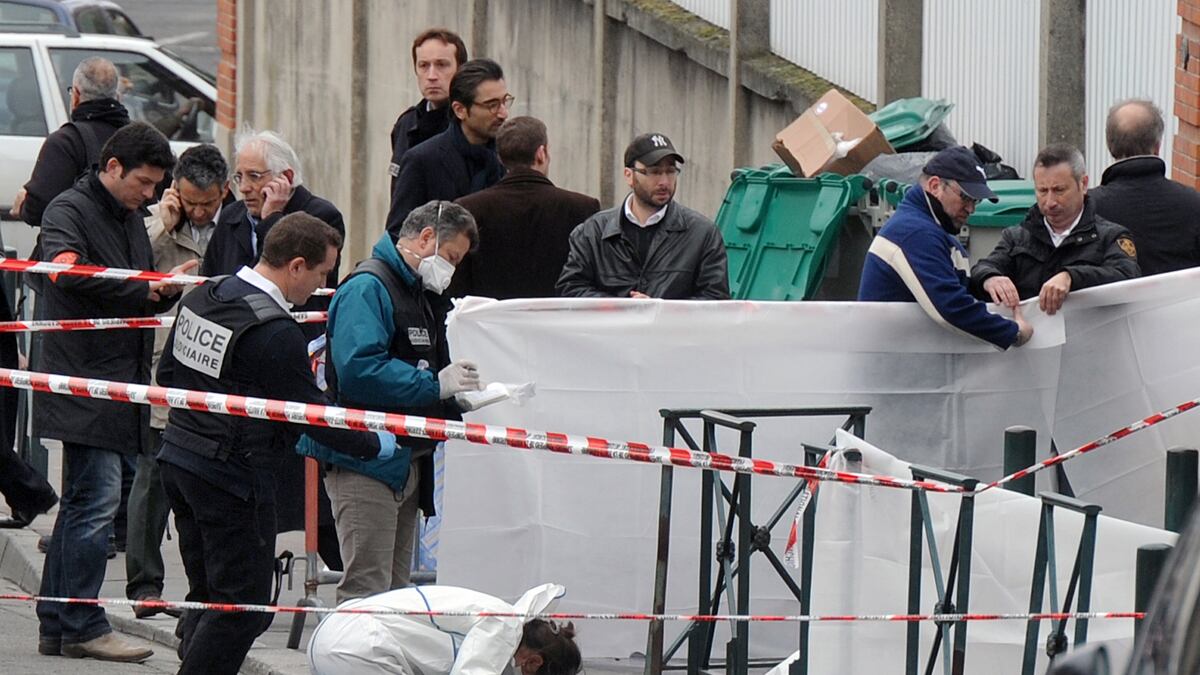 cheats/2012/03/27/al-jazeera-french-killer-sent-video/al-jazeera-received-video-footage-of-toulouse-shooting-cheat_zbmmli