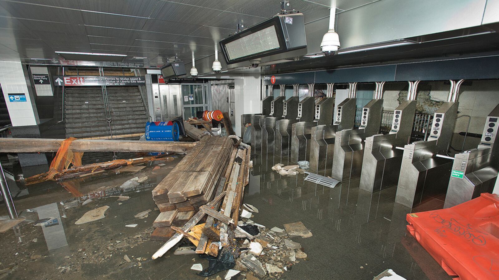 articles/2012/11/04/hurricane-sandy-s-lesson-for-flood-proofing-a-subway/dzieza-subways-flooding-tease-embed_ewdqnq