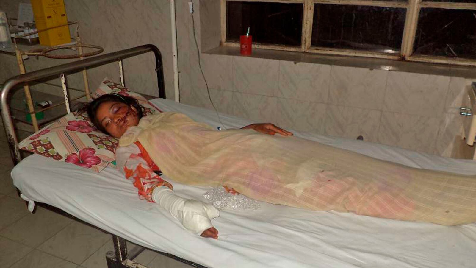 cheats/2014/06/06/woman-survives-honor-killing-attempt/140605-pakistani-woman-cheat_kuwfnb