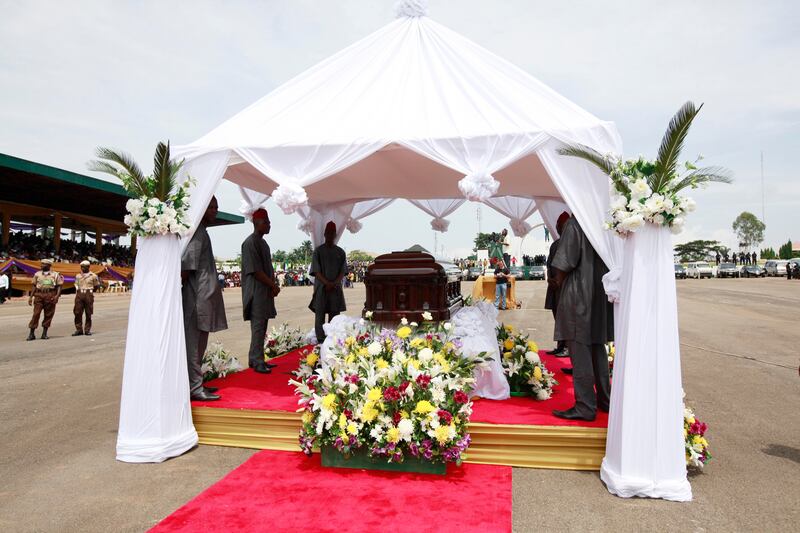 galleries/2013/05/23/laying-to-rest-literary-giant-chinua-achebe/130523-achebe-tent_s7ovg3