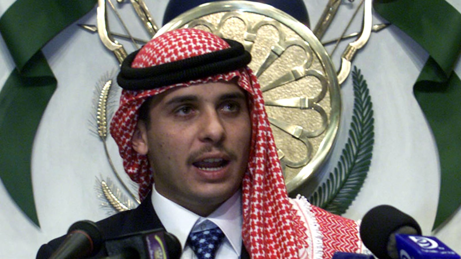 2002-08-04T120000Z_190198320_PBEAHUKPVEI_RTRMADP_3_ROYALS_hh4hpf