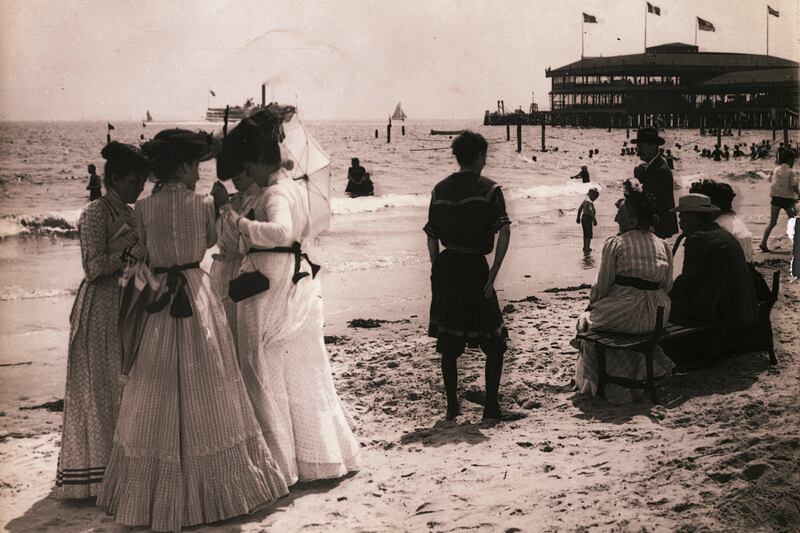 galleries/2013/05/25/vintage-summer-in-new-york-the-sweet-sweaty-city-life/130524-nyc-swim-fancy_hyrhfi