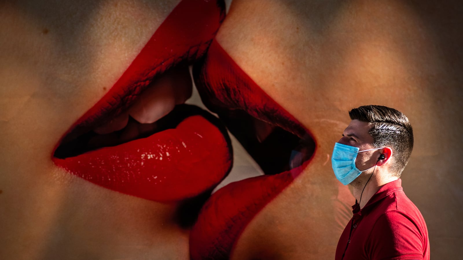 210518-barbie-kissing-europeans-tease_oqhyae