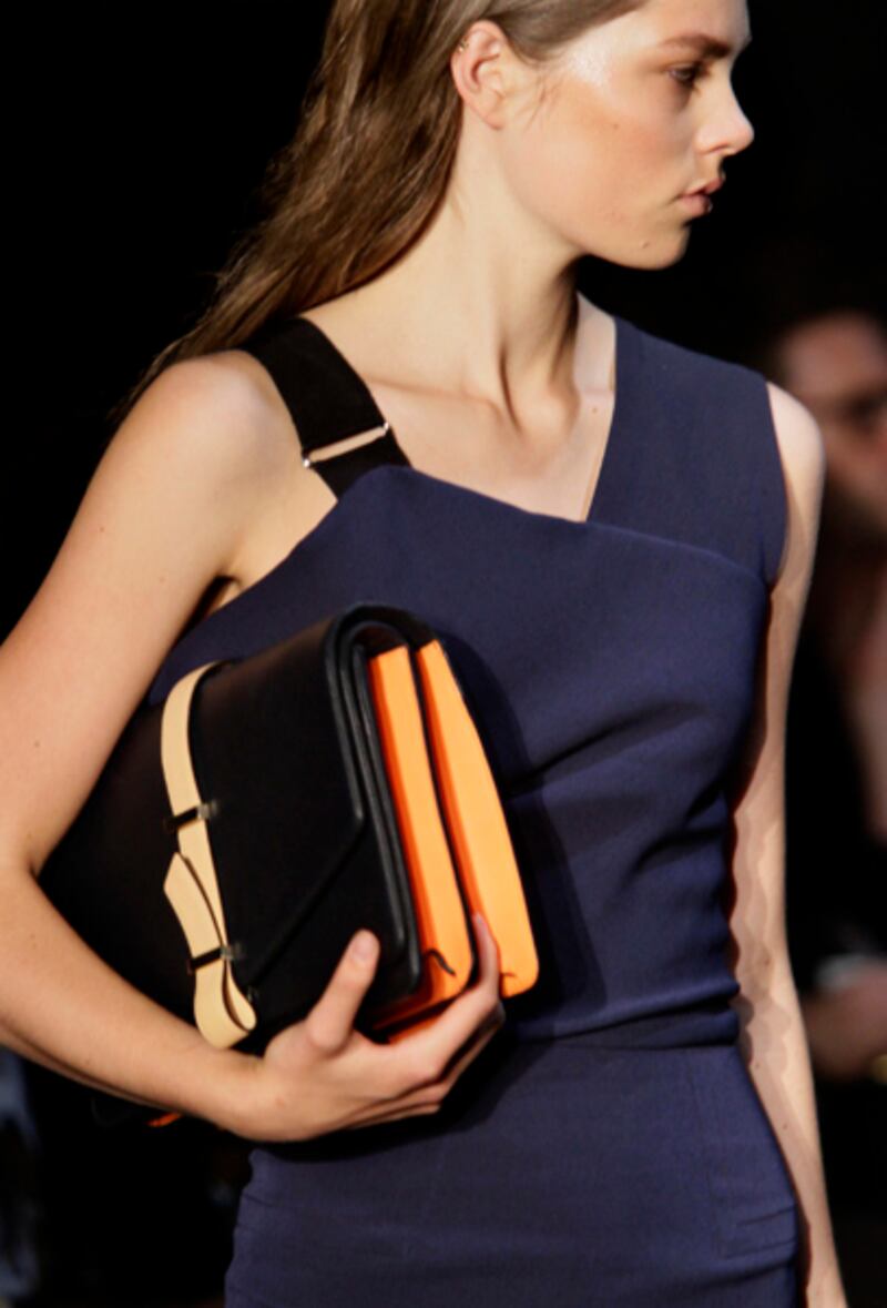 galleries/2011/10/07/evolution-of-the-handbag-photos/handbag-trends-15-beckham_xlnkos