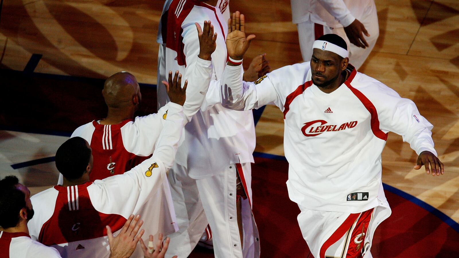 cheats/2014/07/09/cavs-trade-players-to-try-to-get-lebron/140709-lebron-cleveland-cheat_xfzrpk