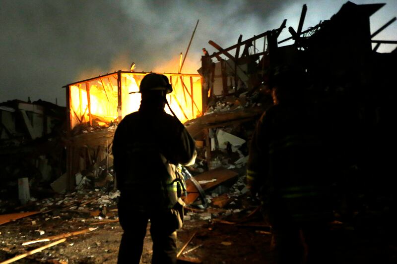 galleries/2013/04/18/fertilizer-plant-explosion-rocks-west-texas/plant-explosion-12_mlpig7
