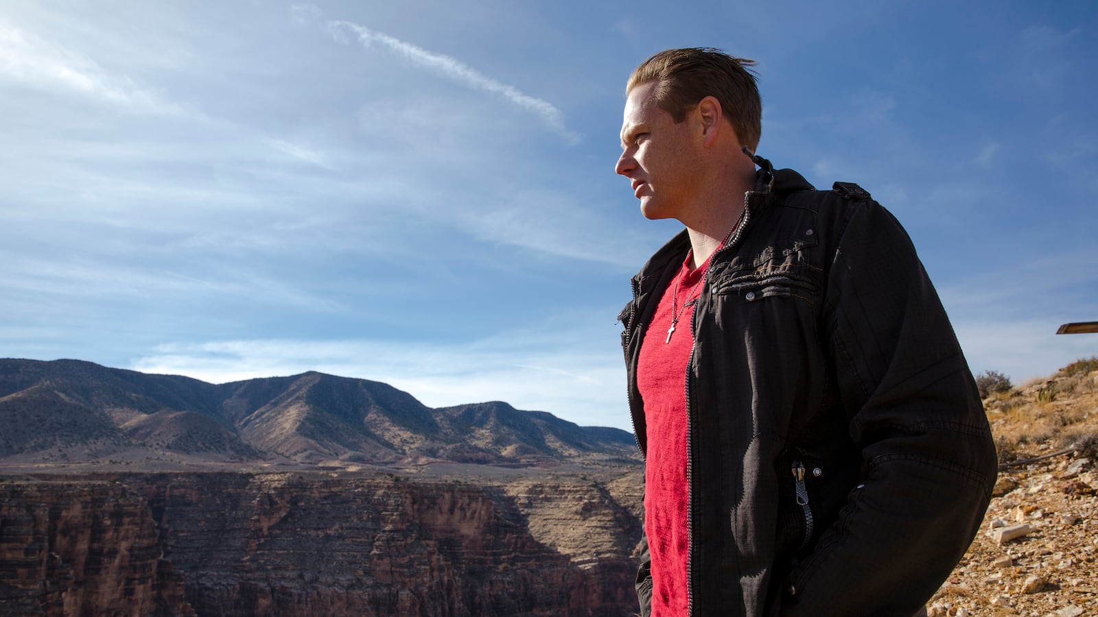 articles/2013/06/22/nik-wallenda-is-going-to-tightrope-walk-across-the-grand-canyon-and-he-s-not-even-nervous/130622-tight-rope-brand-tease_gnjk1h