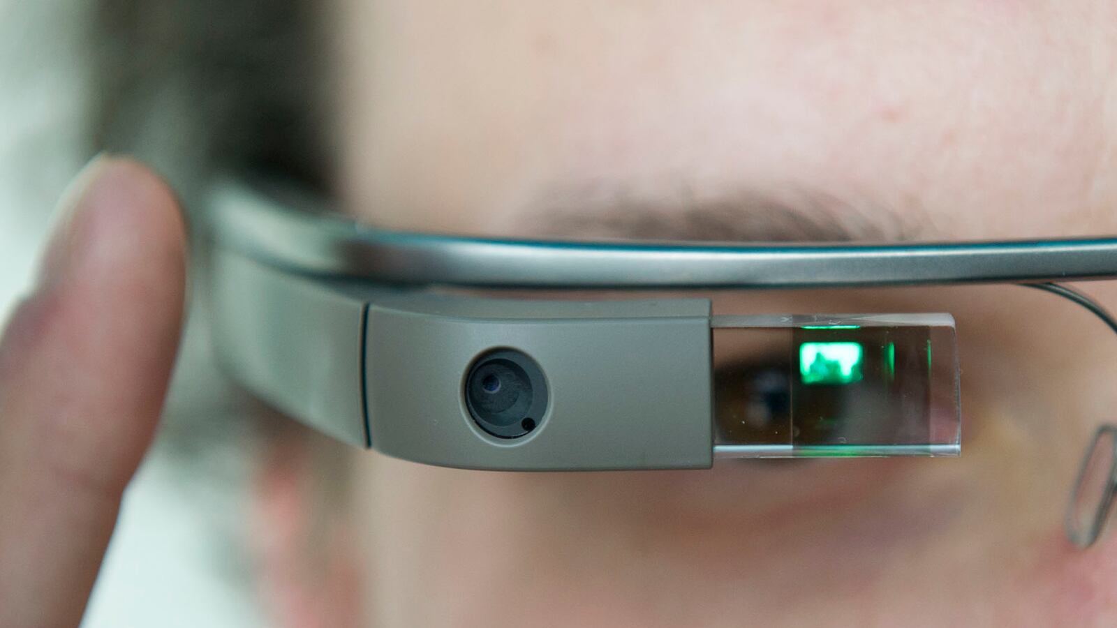 articles/2013/05/14/slow-roll-out-builds-frenzied-anticipation-for-google-glass/130514-google-glass-strochlic-tease_iwzf0o