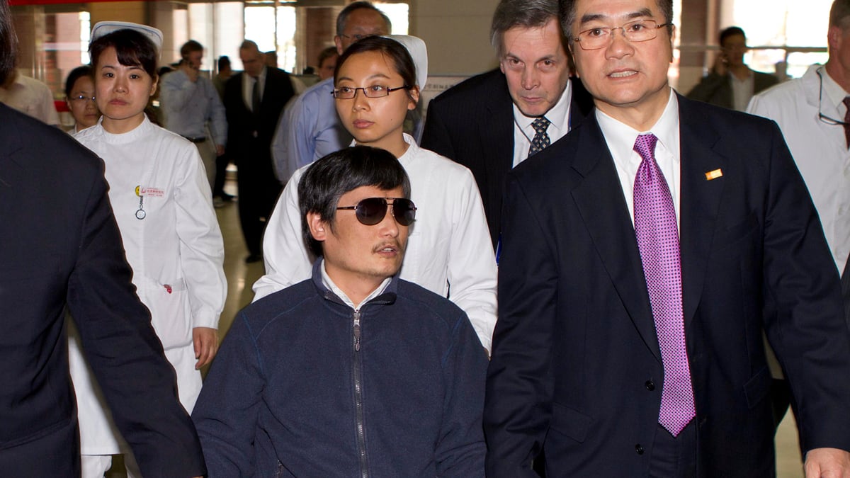 cheats/2012/07/30/chen-to-meet-pelosi-boehner/chen-leaves-china-cheat_mrpnye