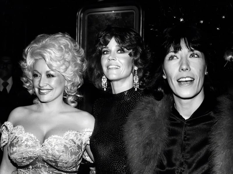 Actors Jane Fonda (L) and Dolly Parton