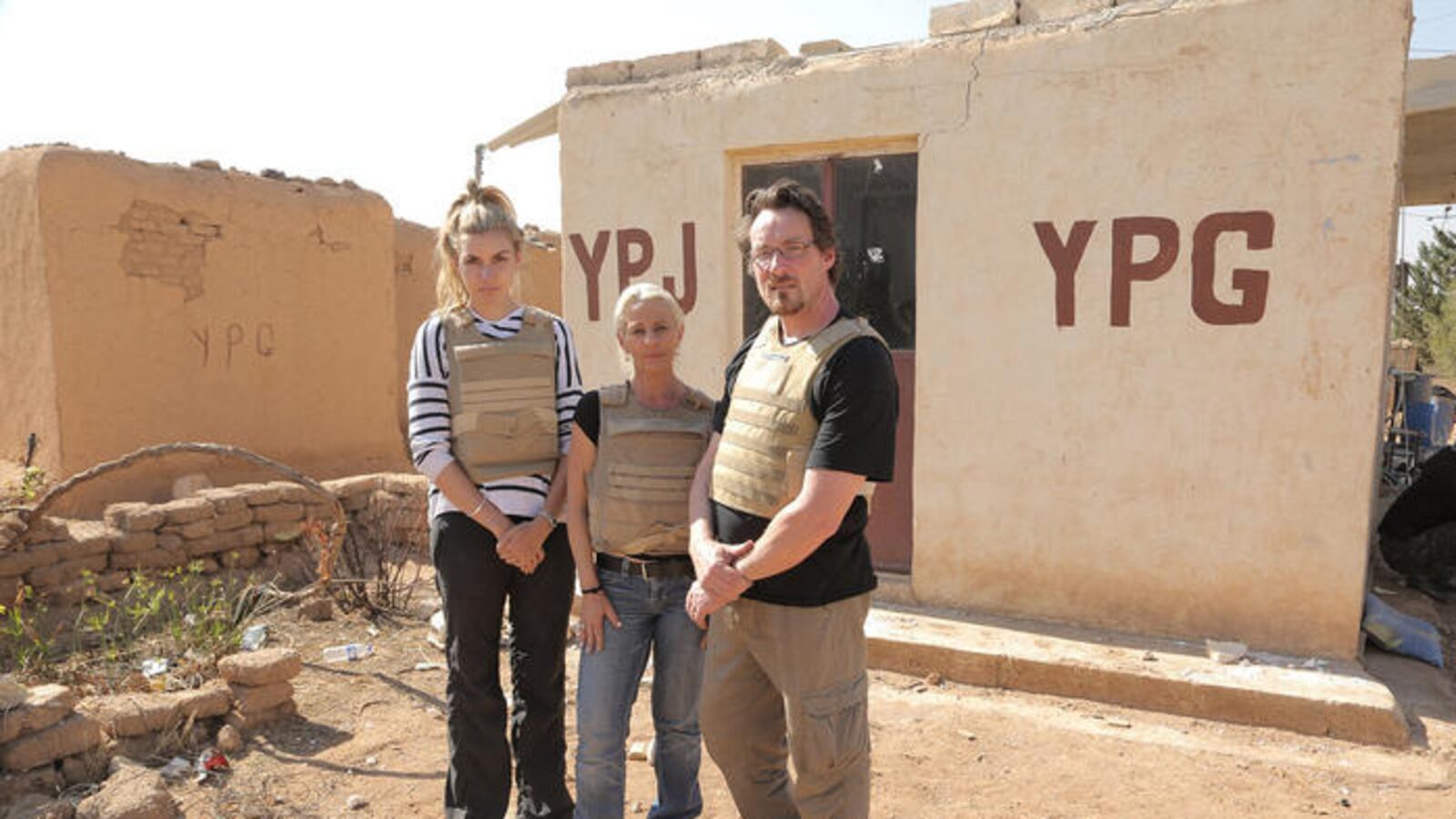 articles/2015/07/18/insane-reality-show-took-contestants-to-isis/150717-strochlic-syria-tease_krncut