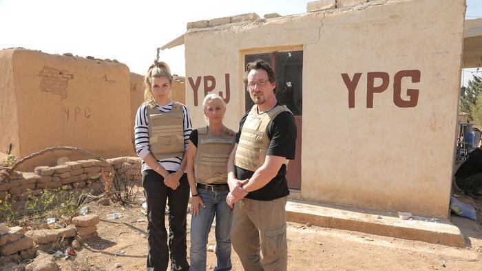 articles/2015/07/18/insane-reality-show-took-contestants-to-isis/150717-strochlic-syria-tease_krncut