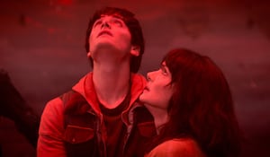 STRANGER THINGS: SEASON 5. (L to R) Noah Schnapp as Will Byers and Winona Ryder as Joyce Byers in Stranger Things: Season 5. Cr. COURTESY OF NETFLIX © 2025