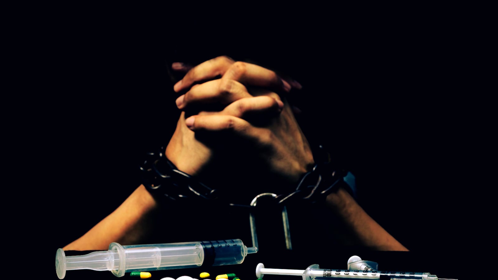 articles/2016/09/23/nypd-narcotics-detective-mom-finds-busted-system-can-t-help-her-addict-son/160922-Hamill-the-cops-junkie-kid-tease_tr6kfr