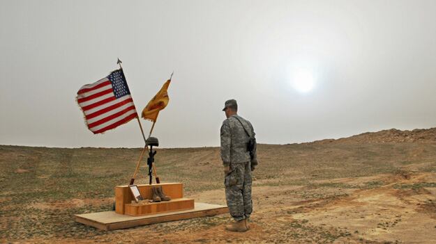 galleries/2009/10/15/death-in-war-a-soldier-s-impromptu-funeral/iraq-van-agtmael---8_wm64ol