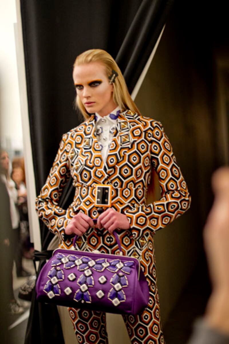 galleries/2012/02/27/versace-dolce-gabbana-prada-backstage-at-milan-fashion-week-fall-winter-2012-photos/milan-fashion-backstage-6_s9na0j