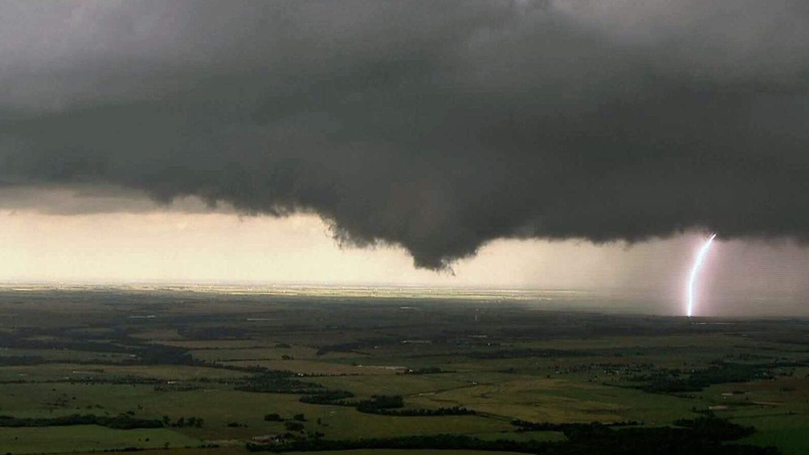 cheats/2013/05/31/three-more-tornadoes-hit-oklahoma/130531-oklahoma-cheat_qvwhbf