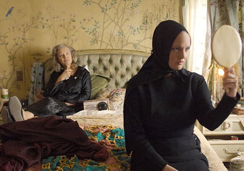 galleries/2009/03/19/grey-gardens/grey-gardens---drew-lange-2_yegtst