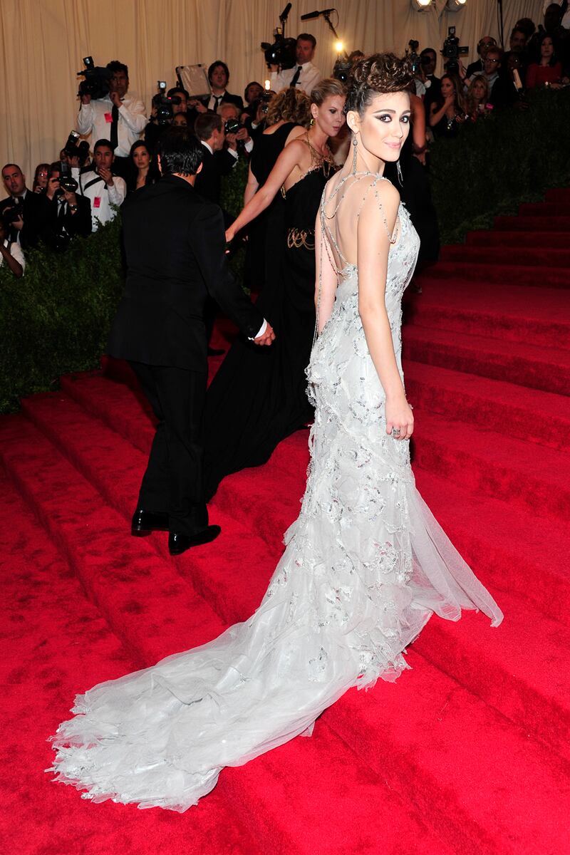galleries/2013/05/06/met-gala-2013-red-carpet-gallery-photos/130506-met-gala-Rossum_auejzu