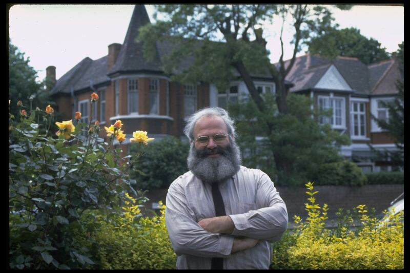 galleries/2015/12/31/the-deaths-that-shook-the-world-in-2015/151230-who-we-lost-60_ynvwtv