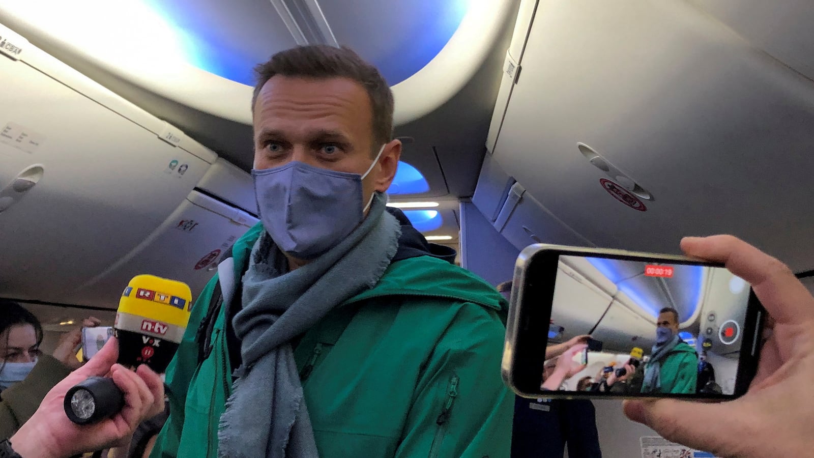 2021-01-22T073910Z_664446834_RC2VCL9GB0OT_RTRMADP_3_RUSSIA-POLITICS-NAVALNY_ctq8xe