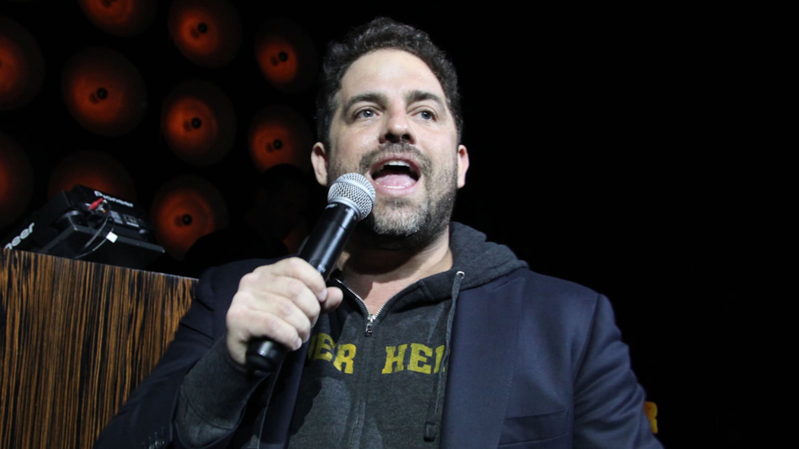 articles/2011/11/08/brett-ratner-howard-stern-and-the-oscar-disaster/brett-ratner-academy-awards-rushfield_owf8la