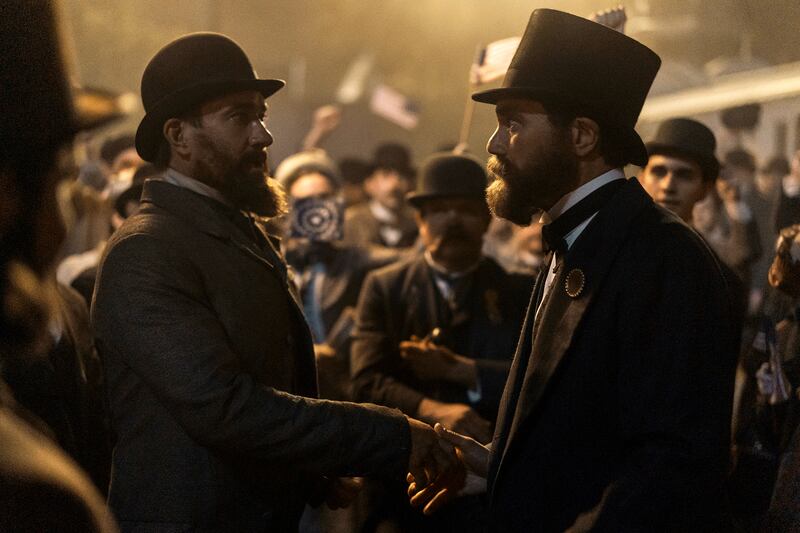 (L-R) Matthew Macfadyen as Charles Guiteau and Michael Shannon as James Garfield Death By Lightning.