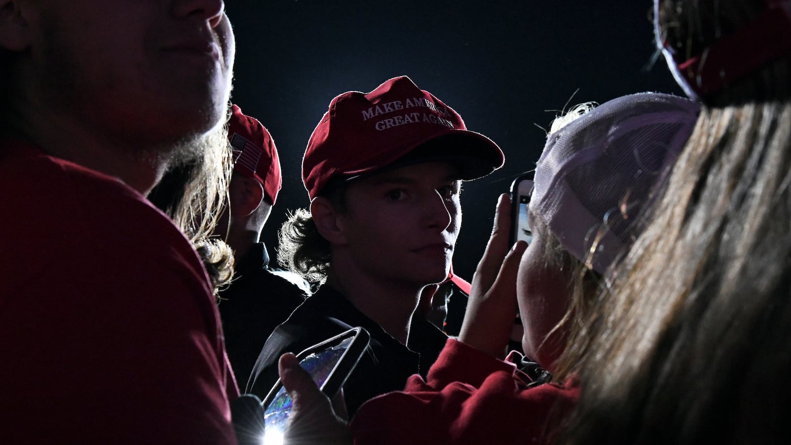 2020-11-02T064453Z_1085128391_RC2UUJ95MANN_RTRMADP_3_USA-ELECTION-TRUMP_zwed3t