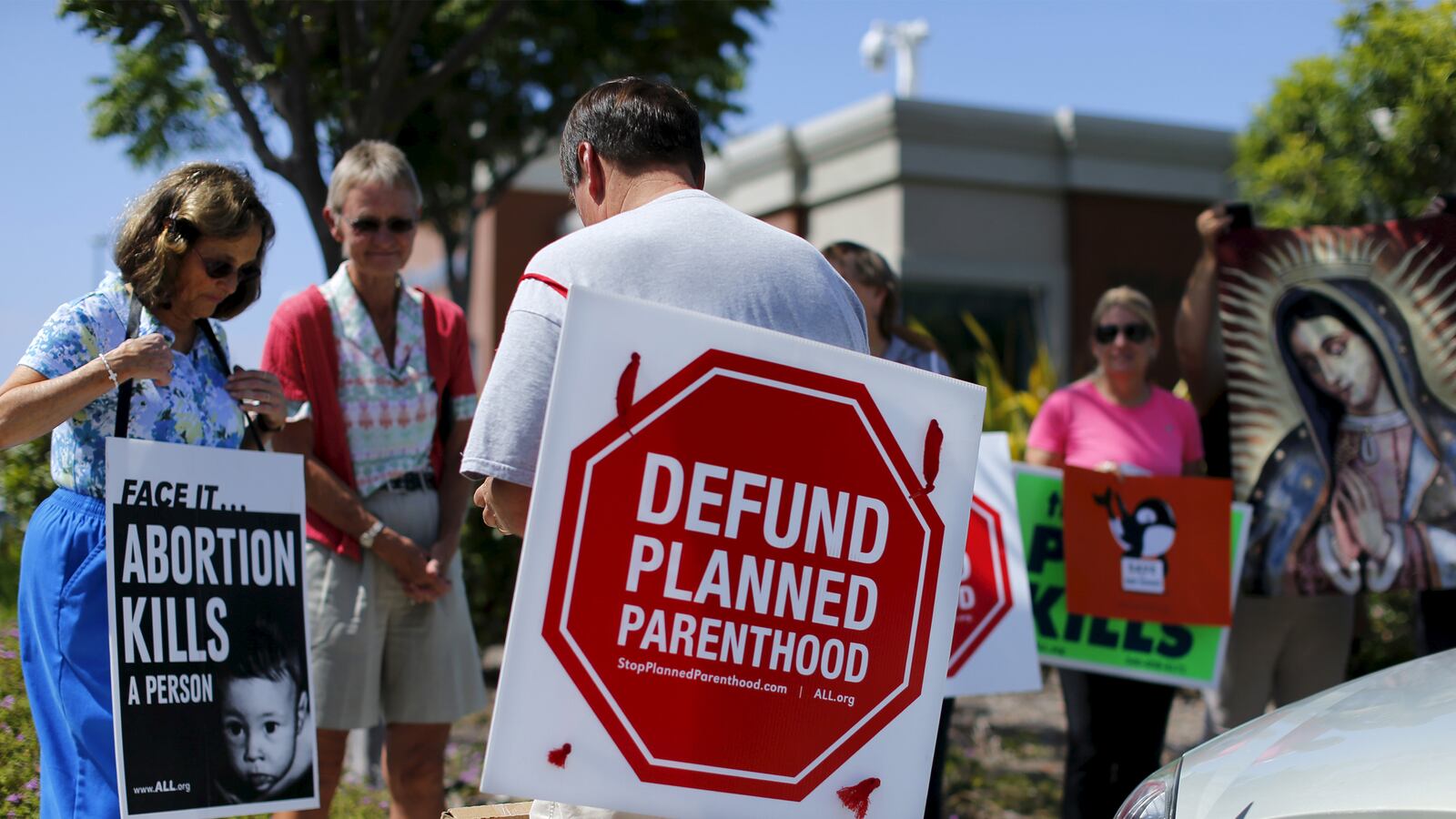 articles/2015/09/28/even-republican-voters-don-t-want-a-shutdown/150928-weil-government-shutdown-tease_owynl2