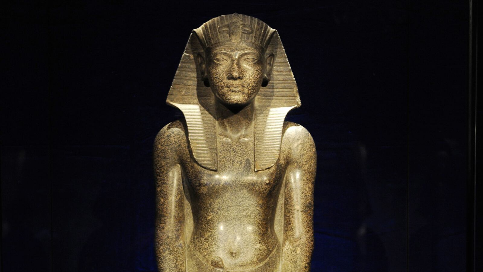 cheats/2013/11/04/king-tut-mystery-solved/131104-tutankhamun-cheat_qtunna