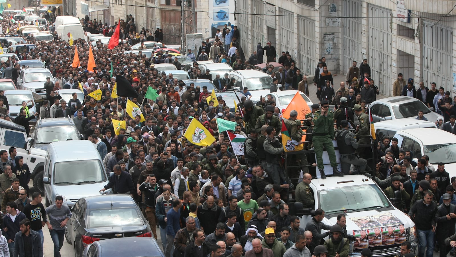 articles/2013/04/04/palestinians-protest-abu-hamdiyeh-s-death-with-strikes-and-demonstrations/prisoner-funeral-openz_pieeex