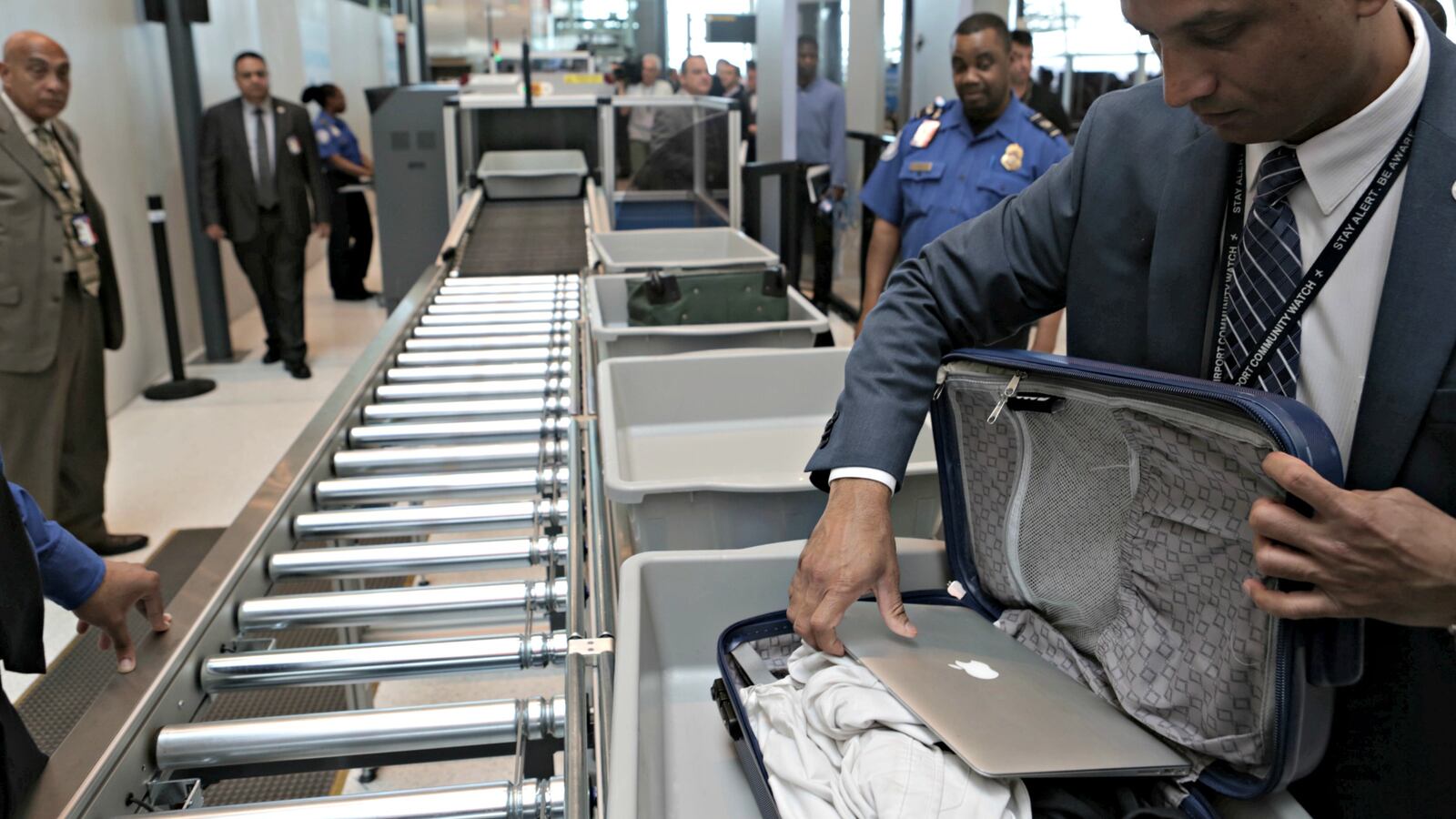 170628-tsa-laptop-cheat_btzaxk