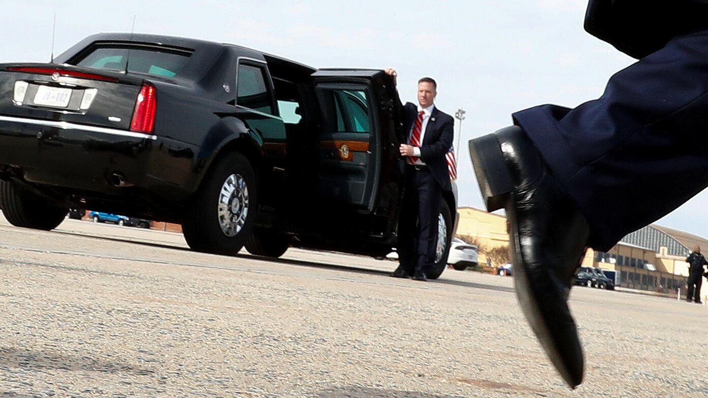 2020-02-19T010336Z_722856023_RC2D3F9DIJZQ_RTRMADP_3_USA-TRUMP_tht7l4